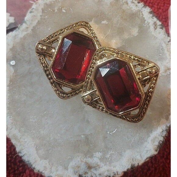 Vintage goldtone with red rhinestone earrings - Picture 2 of 10